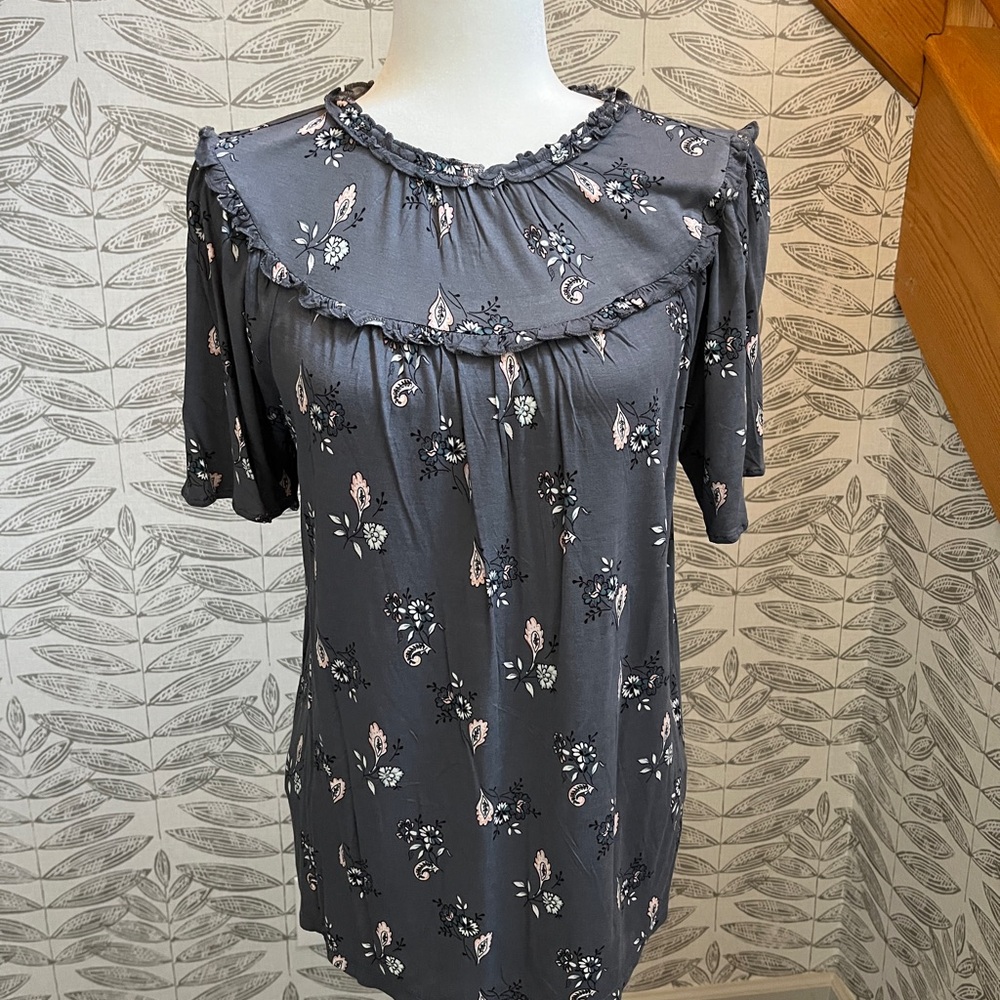 Floral Ruffle Trim Gray Top